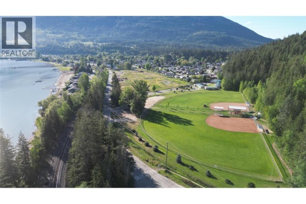4201 69 Avenue Ne, Salmon Arm, BC V0E1K0 Photo 5