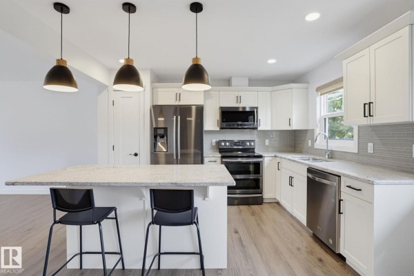 Kitchen - 4205 30 St Nw, Edmonton, AB T6T2G9 Photo 3