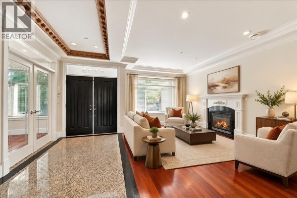 4205 Atlin Street, Vancouver, BC V5R2B8 Photo 2