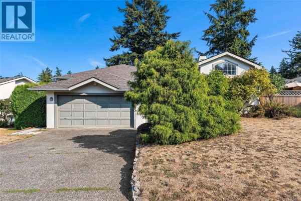 Bedroom - 4205 Wakefield Pl, Saanich, BC V8N6E6 Photo 2