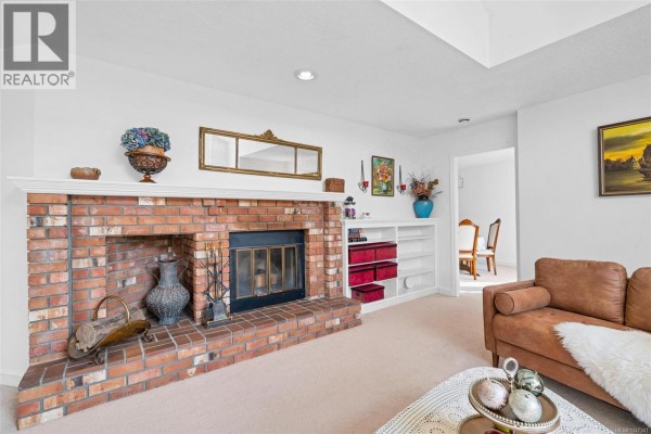 Kitchen - 4205 Wakefield Pl, Saanich, BC V8N6E6 Photo 5