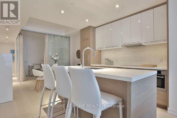 4208 - 488 University Avenue, Toronto, ON, photo 3