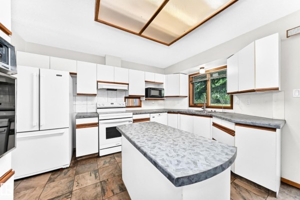 Den - 4208 Ramsay Rd Nw, Edmonton, AB T6H5R2 Photo 4