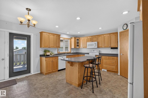 Dining room - 4209 46 St, Vegreville, AB T9C1X7 Photo 2