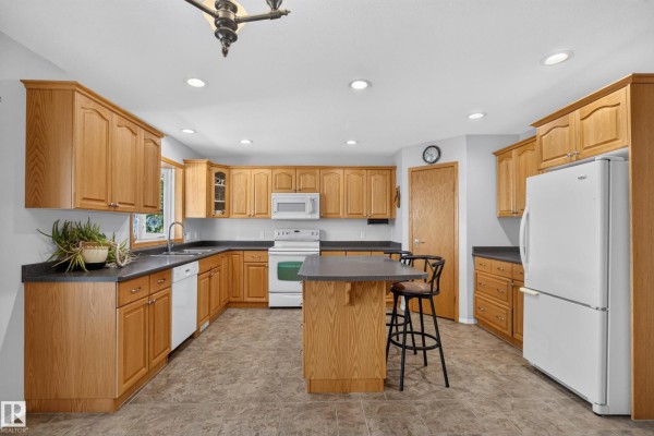Kitchen - 4209 46 St, Vegreville, AB T9C1X7 Photo 3