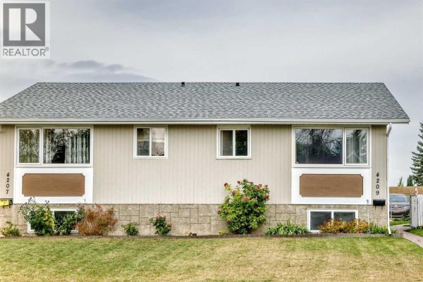 4pc Bathroom - 4209 54 Avenue, Innisfail, AB T4G1K4 Photo 2