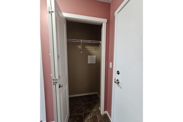 #421 5816 Mullen Place Nw, Edmonton, AB, photo 3