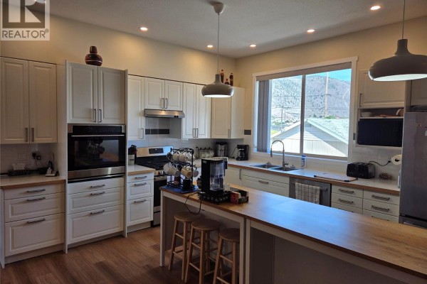 Laundry room - 421 9th Avenue, Keremeos, BC V0X1N3 Photo 5