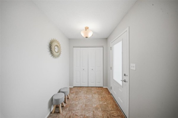 Dining room - 421 Bridge Lake Drive, Winnipeg, MB R3Y0S3 Photo 3