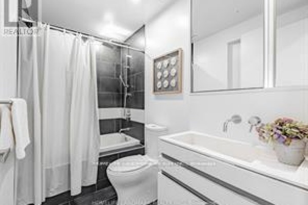 4211 - 197 Yonge Street, Toronto, ON M5B1M4 Photo 4