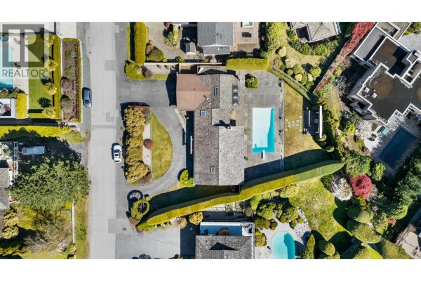 4211 Rockridge Crescent, West Vancouver, BC V7W1A9 Photo 2