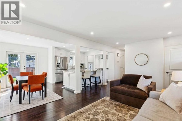 Bedroom - 4212 45 Street Sw, Calgary, AB T3E3V8 Photo 4
