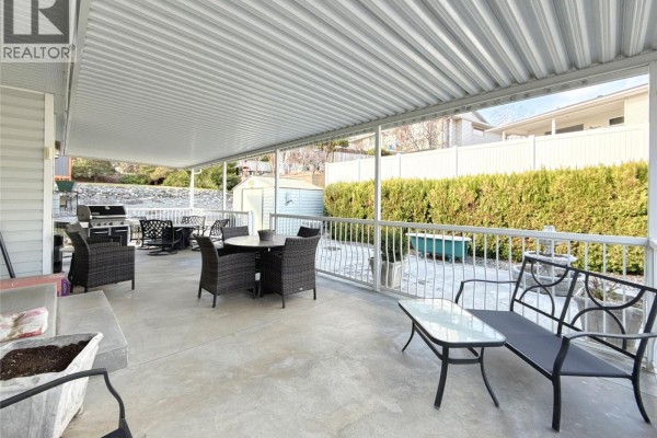 Living room - 4216 Lobelia Drive, Osoyoos, BC V0H1V1 Photo 3
