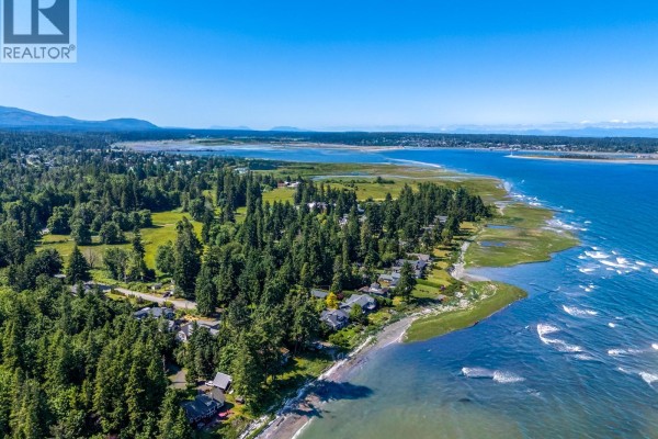 4218 Island Hwy S, Courtenay, BC, photo 2