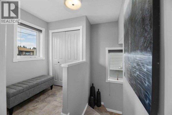 Living room - 4219 46 Avenue, Red Deer, AB T4N3M7 Photo 5