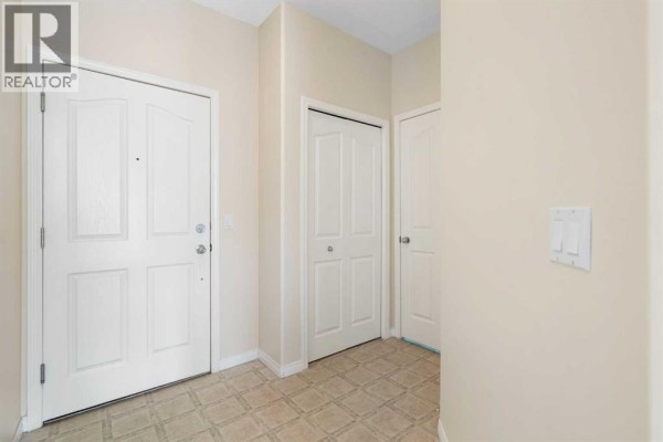 Primary Bedroom - 422, 369 Rocky Vista Park Nw, Calgary, AB T3G5K7 Photo 4