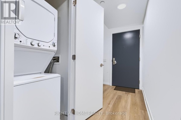 422 - 86 Dundas Street E, Mississauga, ON L5A1W4 Photo 4