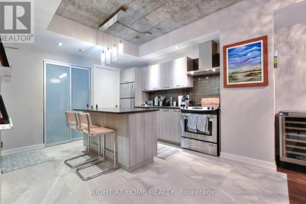 422 - 95 Bathurst Street, Toronto, ON M5V0H7 Photo 5