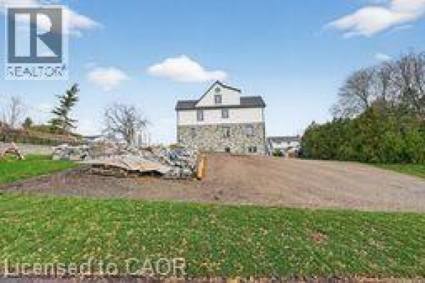422-424 Robinson Street N, Grimsby, ON L3M3C8 Photo 3