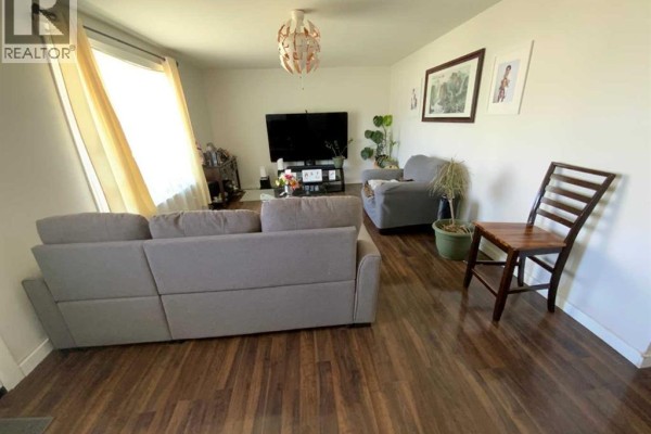 Primary Bedroom - 422 Arena Avenue, Trochu, AB T0M2C0 Photo 4