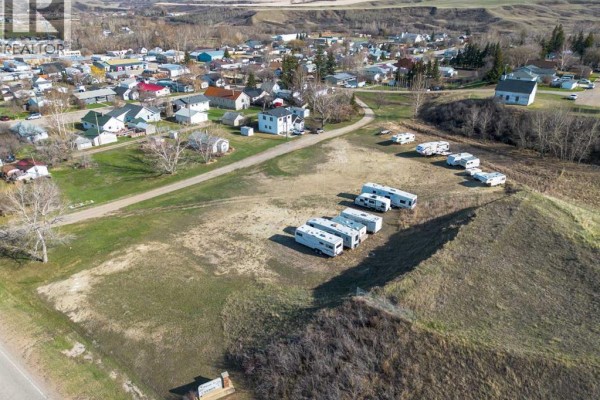 422 Elgin Avenue, Carbon, AB T0M0L0 Photo 4