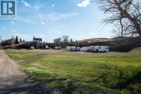 422 Elgin Avenue, Carbon, AB T0M0L0 Photo 5