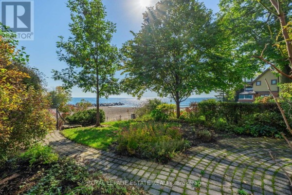 Living room - 422 Lake Front, Toronto, ON M4E1A8 Photo 4