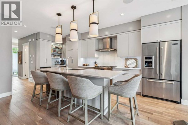 2pc Bathroom - 4220 19 Street Sw, Calgary, AB T2T4Y3 Photo 5