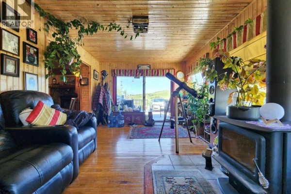 Primary Bedroom - 4221 6 Highway, Twin Butte, AB T0K1W0 Photo 5