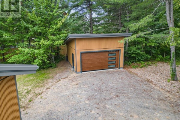 Ensuite - 4223 Queen St, Sault Ste  Marie, ON P6A5K9 Photo 5