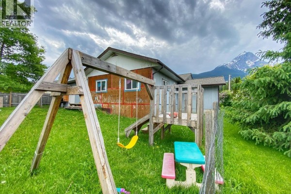 Primary Bedroom - 4225 12th Avenue, New Hazelton, BC V0J2J0 Photo 3