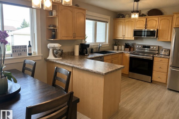 Primary Bedroom - 4229 48a St, Vegreville, AB T9C1B2 Photo 5