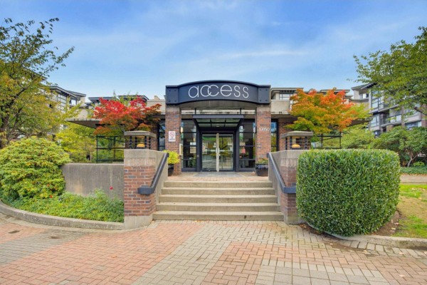 423 10866 City Parkway, Surrey, BC V3T5W9 Photo 3