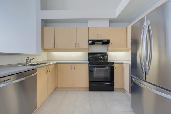 423 10866 City Parkway, Surrey, BC V3T5W9 Photo 5