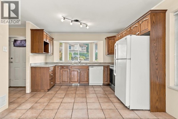 423-425 E 2nd Street, North Vancouver, BC V7L1C9 Photo 4