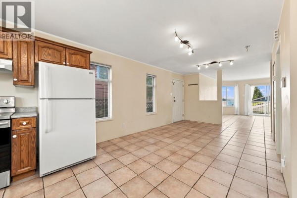 423-425 E 2nd Street, North Vancouver, BC V7L1C9 Photo 5