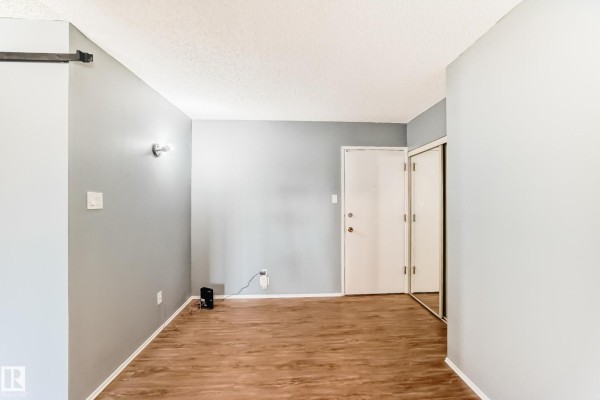 Dining room - #423 5125 Riverbend Rd Nw, Edmonton, AB T6H5K5 Photo 2
