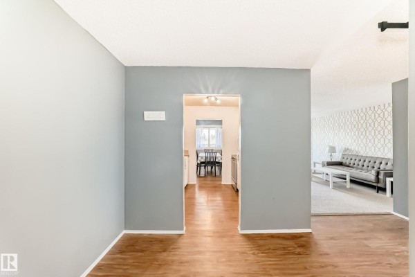 Primary Bedroom - #423 5125 Riverbend Rd Nw, Edmonton, AB T6H5K5 Photo 4