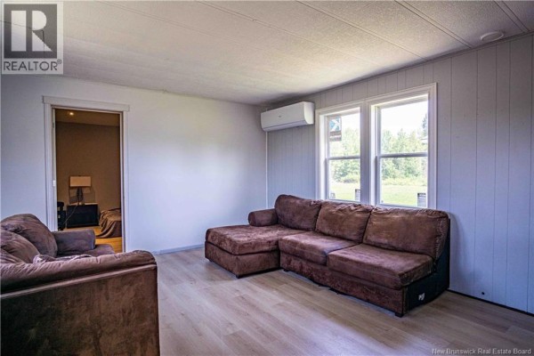 Living room - 423 Route 105, Maugerville, NB E3A8N3 Photo 5