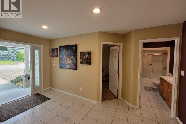 4pc Bathroom - 423 Vanderlinde Drive, Keremeos, BC V0X1N2 Photo 4