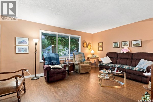 Kitchen - 4230 6th Avenue, Regina, SK S4T0N6 Photo 3