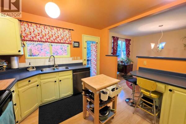 Living room - 4231 Merton Crescent, Prince George, BC V2M5B7 Photo 3