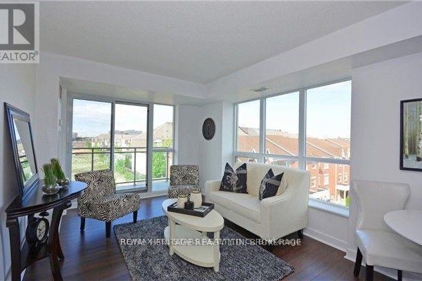 Kitchen - 424 - 120 Dallimore Circle, Toronto, ON M3C4J1 Photo 3