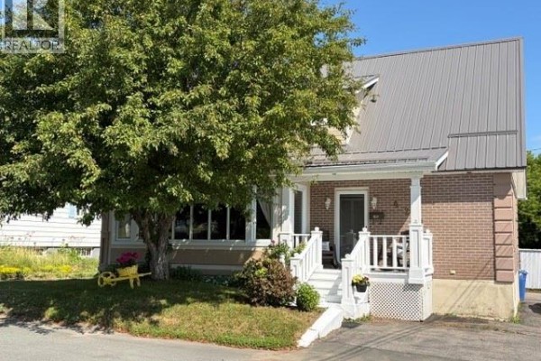 424 Golf Street, Bathurst, NB, photo 2