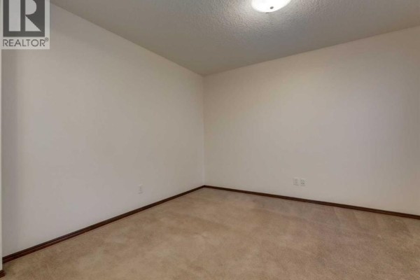 Dining room - 424 Hidden Creek Boulevard Nw, Calgary, AB T3K6J1 Photo 3