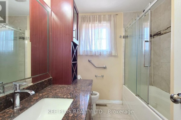 Kitchen - 424 Military Trail, Toronto, ON M1E4E7 Photo 3