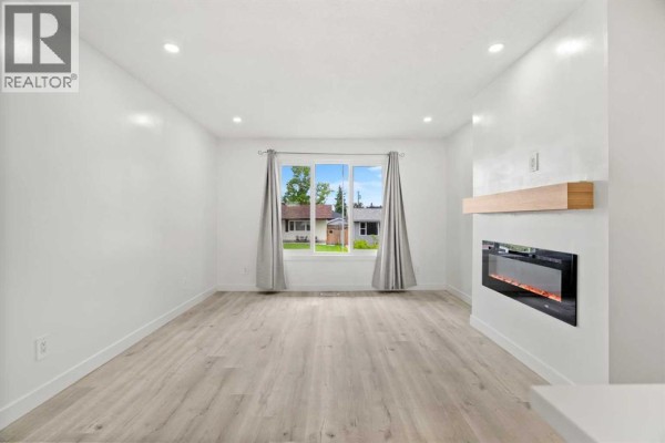 Bedroom - 424 Penbrooke Crescent Se, Calgary, AB T2A3T7 Photo 4
