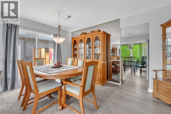 4pc Ensuite bath - 424 Ridge Road, Penticton, BC V2A8N7 Photo 3