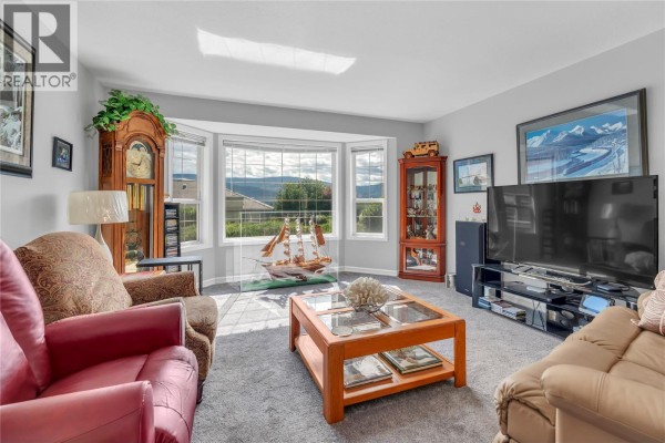 Family room - 424 Ridge Road, Penticton, BC V2A8N7 Photo 4