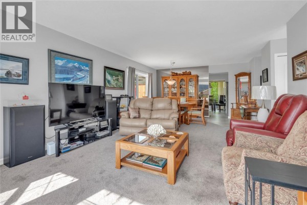 Primary Bedroom - 424 Ridge Road, Penticton, BC V2A8N7 Photo 5